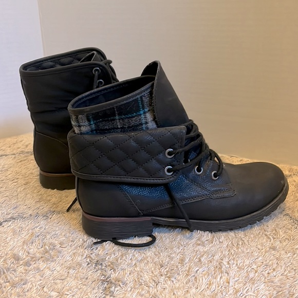 Black Womens Size 7 lace up Boots - Picture 4 of 5